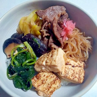 すき焼き丼　Sukiyaki（over rice）